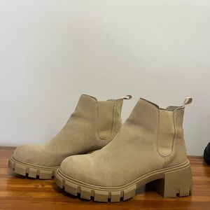Steve Madden Tan Suede Howler Boots